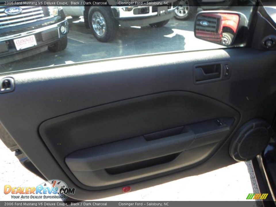 2006 Ford Mustang V6 Deluxe Coupe Black / Dark Charcoal Photo #12