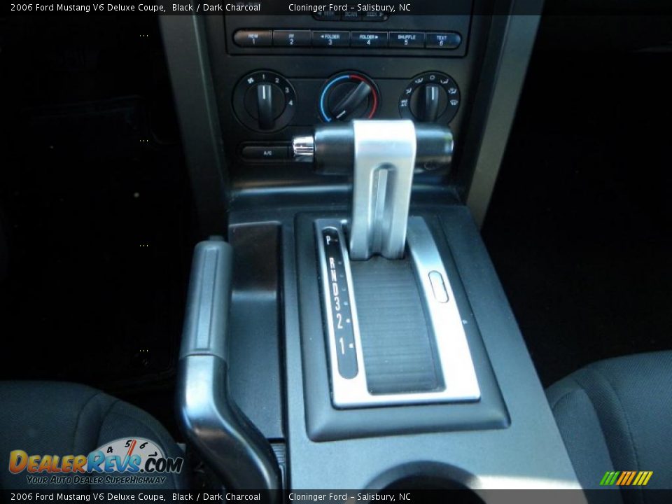 2006 Ford Mustang V6 Deluxe Coupe Black / Dark Charcoal Photo #18