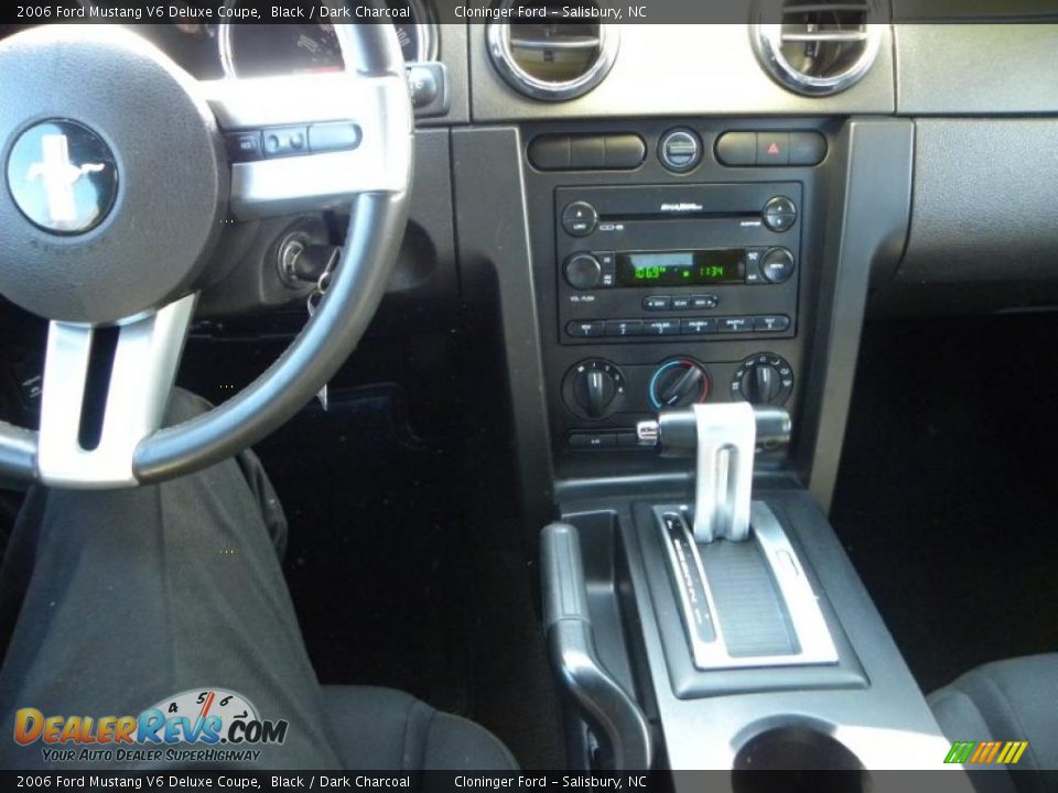 2006 Ford Mustang V6 Deluxe Coupe Black / Dark Charcoal Photo #19