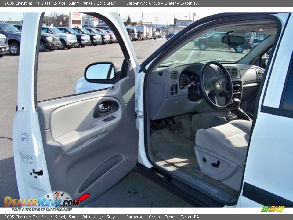 2005 Chevrolet TrailBlazer LS 4x4 Summit White / Light Gray Photo #11