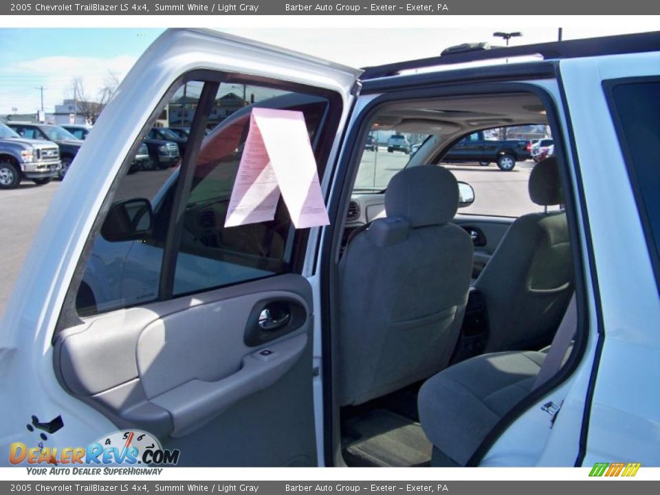 2005 Chevrolet TrailBlazer LS 4x4 Summit White / Light Gray Photo #15