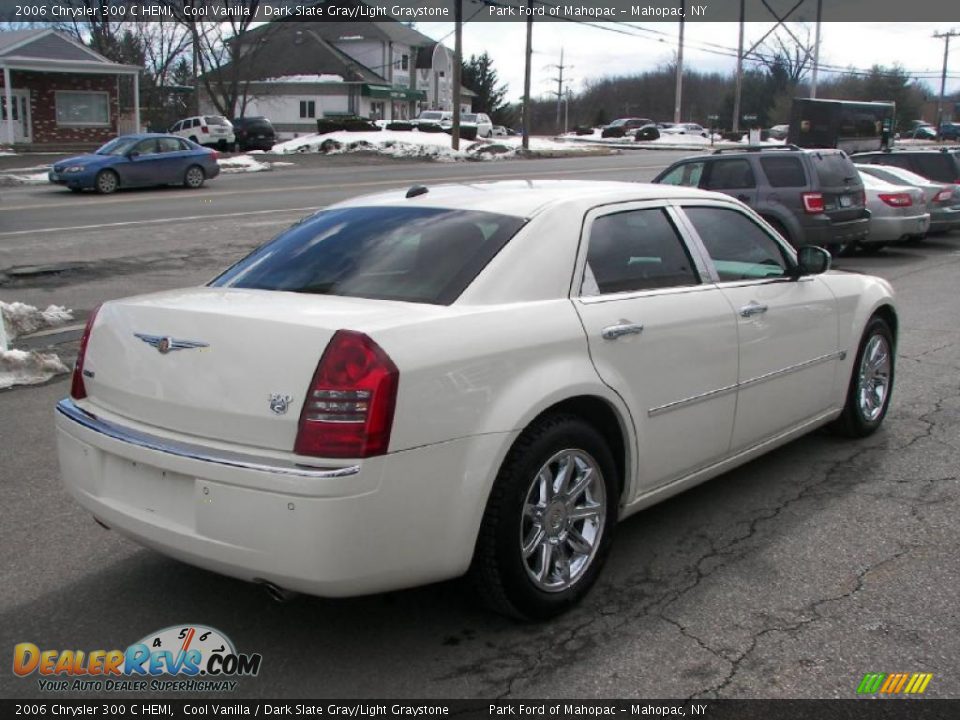 2006 Chrysler 300 C HEMI Cool Vanilla / Dark Slate Gray/Light Graystone Photo #2