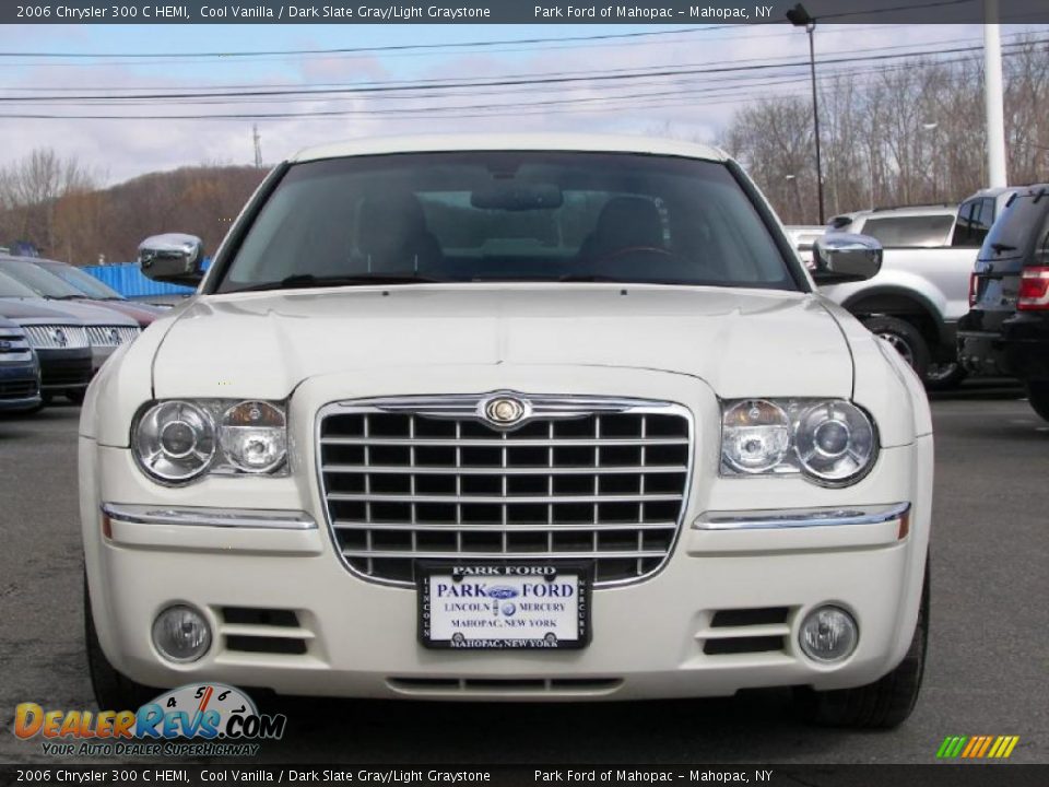 2006 Chrysler 300 C HEMI Cool Vanilla / Dark Slate Gray/Light Graystone Photo #3
