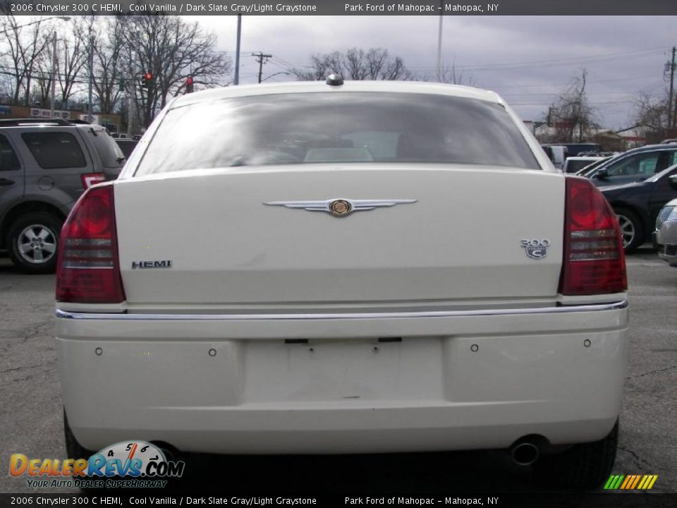 2006 Chrysler 300 C HEMI Cool Vanilla / Dark Slate Gray/Light Graystone Photo #4