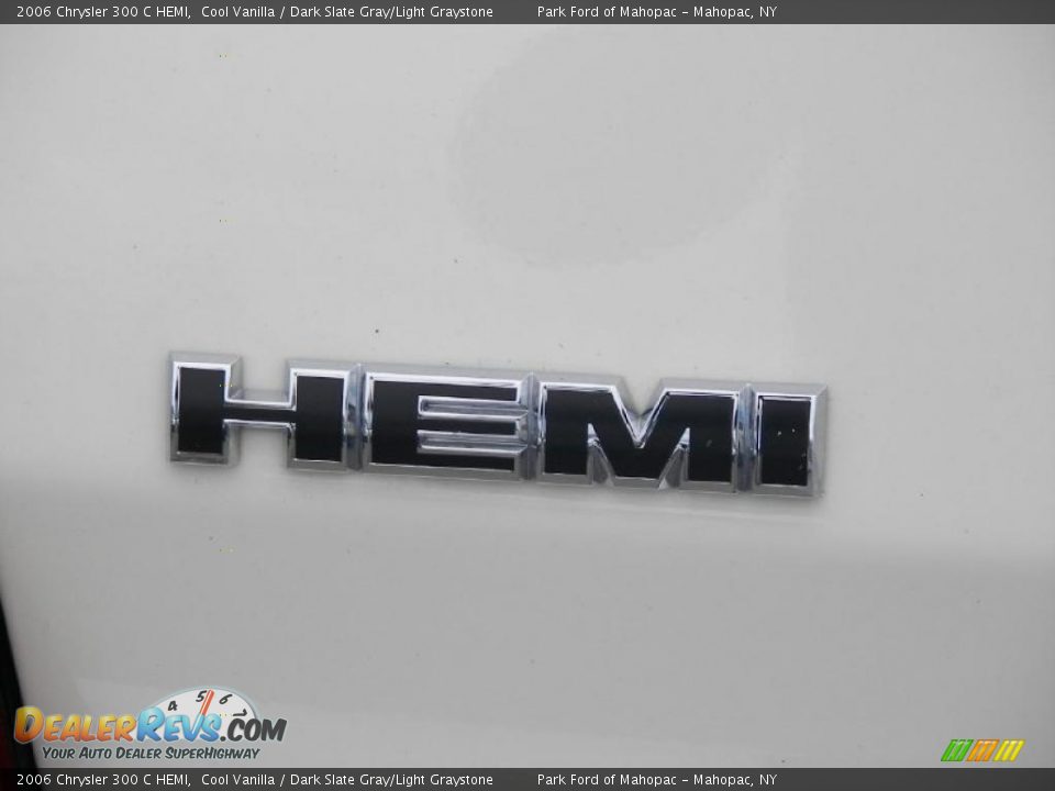 2006 Chrysler 300 C HEMI Cool Vanilla / Dark Slate Gray/Light Graystone Photo #8