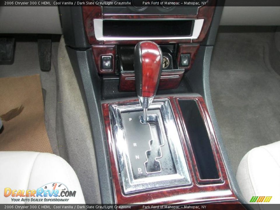2006 Chrysler 300 C HEMI Cool Vanilla / Dark Slate Gray/Light Graystone Photo #15