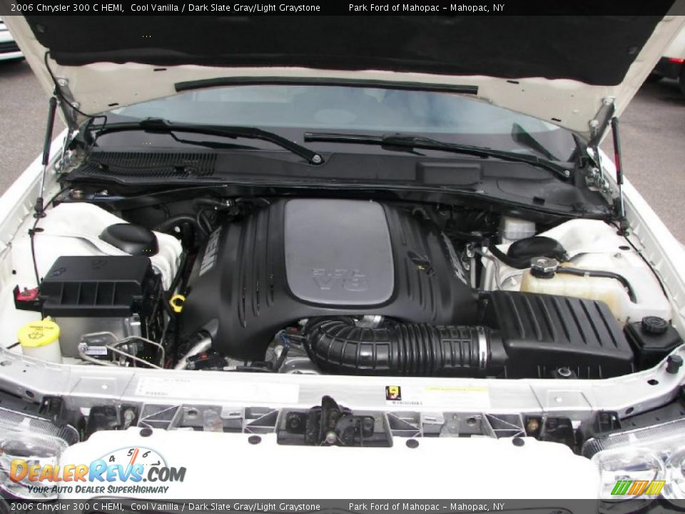 2006 Chrysler 300 C HEMI Cool Vanilla / Dark Slate Gray/Light Graystone Photo #16