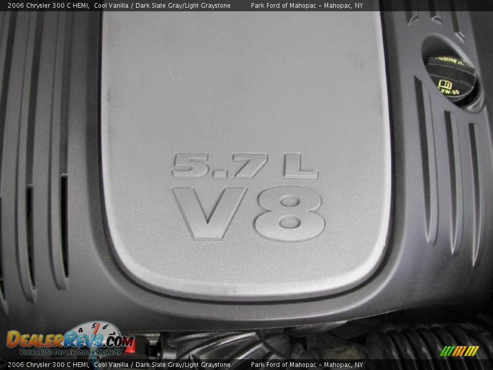 2006 Chrysler 300 C HEMI Cool Vanilla / Dark Slate Gray/Light Graystone Photo #17