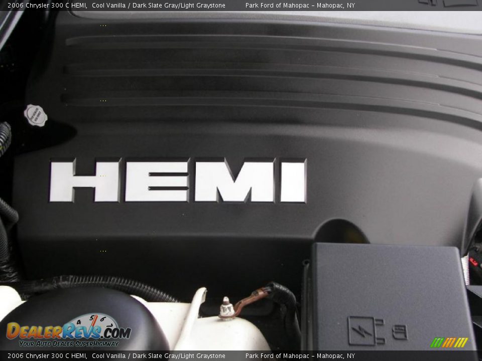 2006 Chrysler 300 C HEMI Cool Vanilla / Dark Slate Gray/Light Graystone Photo #18