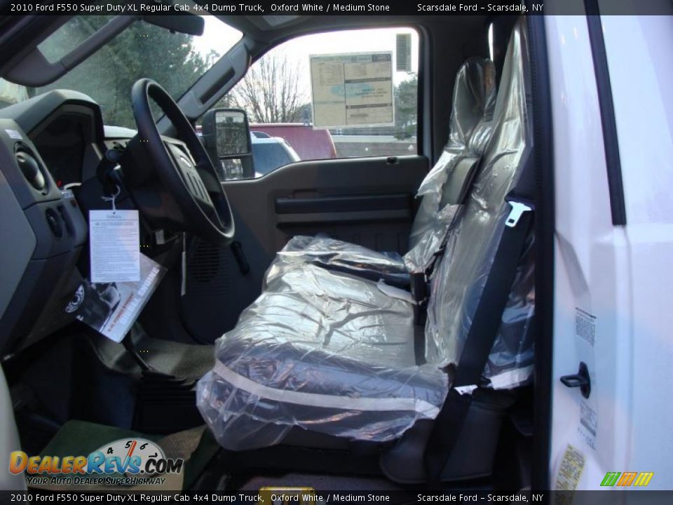 2010 Ford F550 Super Duty XL Regular Cab 4x4 Dump Truck Oxford White / Medium Stone Photo #18