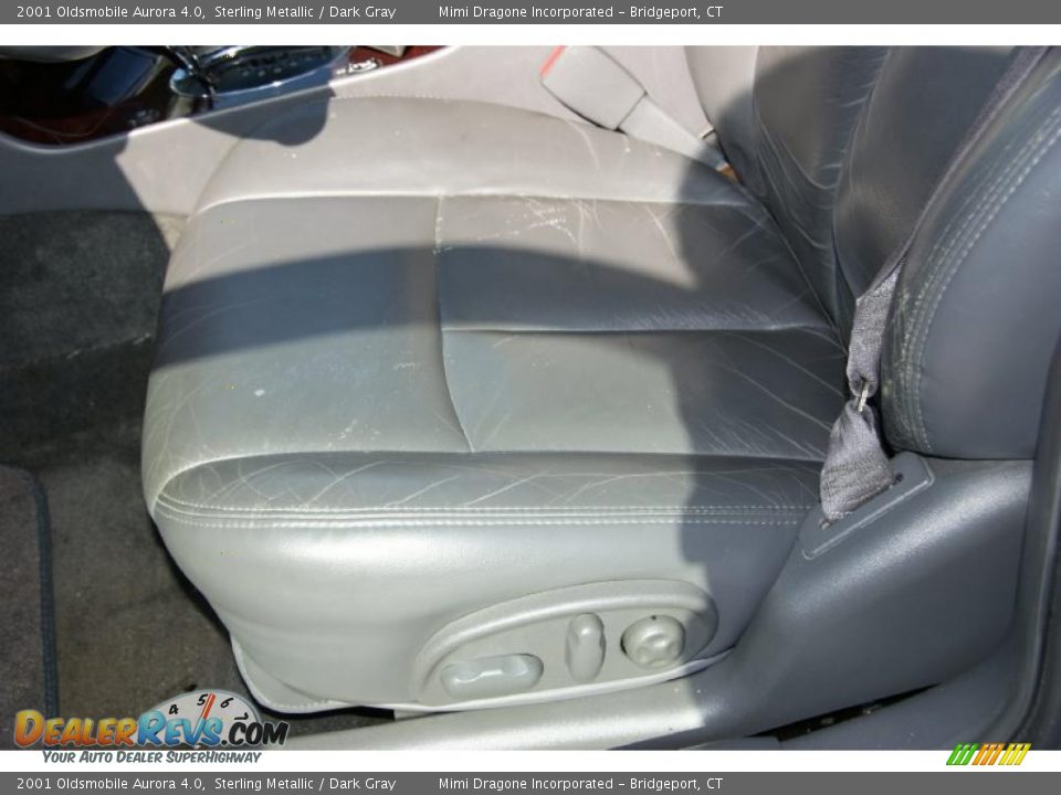 2001 Oldsmobile Aurora 4.0 Sterling Metallic / Dark Gray Photo #11