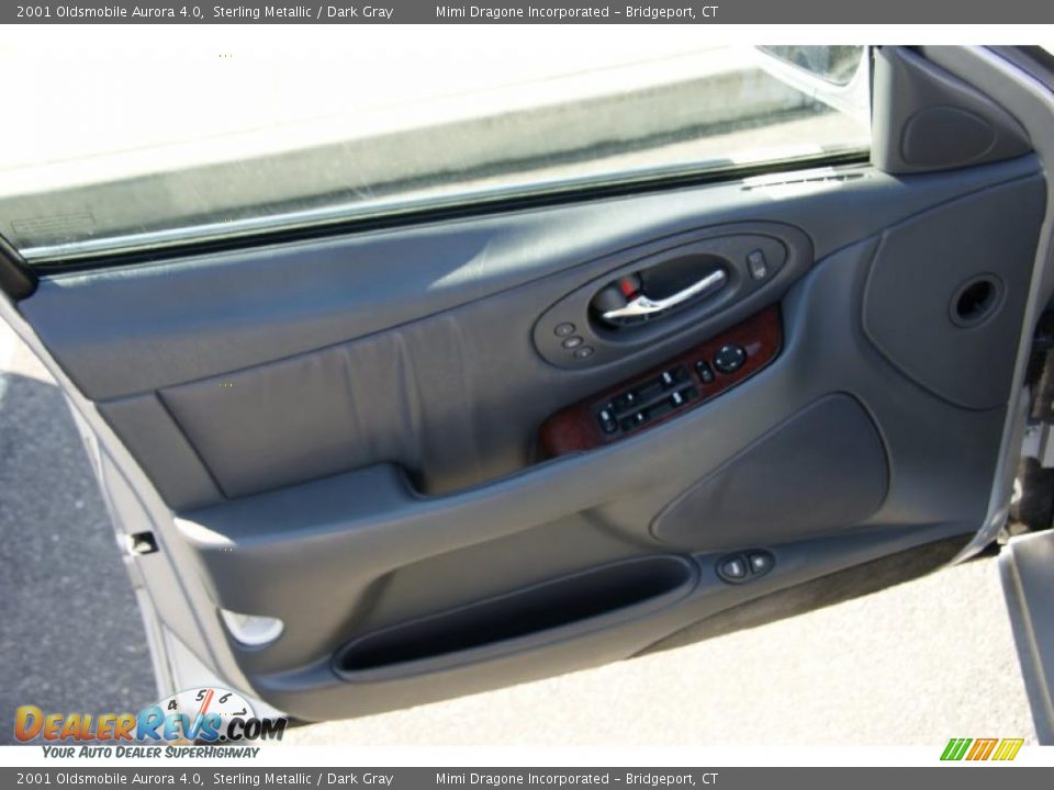 2001 Oldsmobile Aurora 4.0 Sterling Metallic / Dark Gray Photo #12