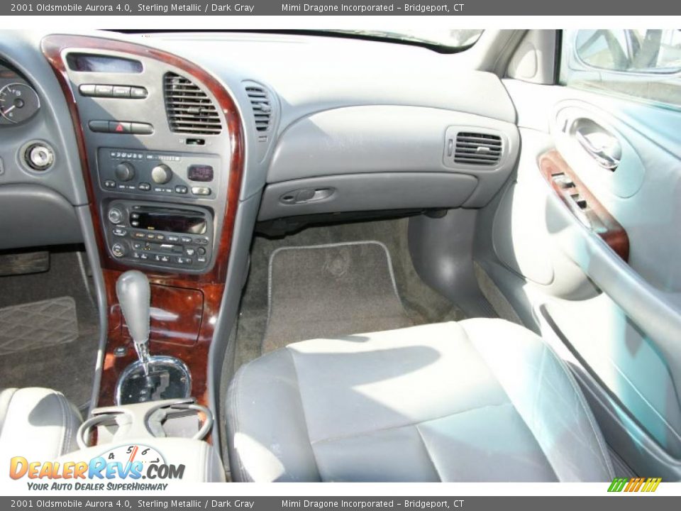 2001 Oldsmobile Aurora 4.0 Sterling Metallic / Dark Gray Photo #16