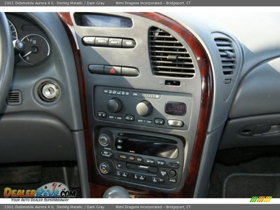 2001 Oldsmobile Aurora 4.0 Sterling Metallic / Dark Gray Photo #17