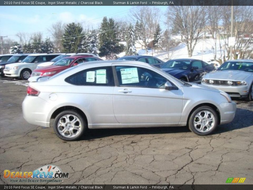 2010 Ford Focus SE Coupe Ingot Silver Metallic / Charcoal Black Photo #2