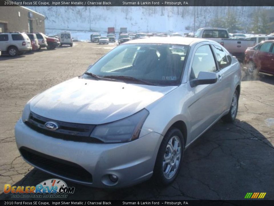 2010 Ford Focus SE Coupe Ingot Silver Metallic / Charcoal Black Photo #7