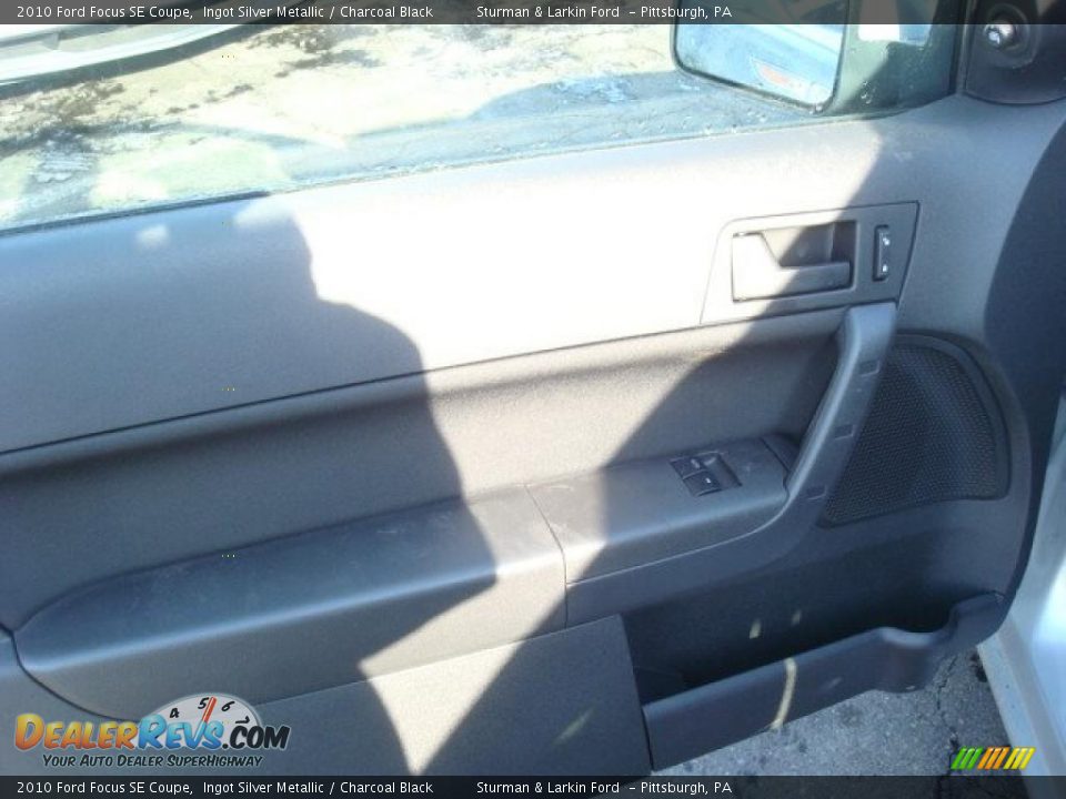 2010 Ford Focus SE Coupe Ingot Silver Metallic / Charcoal Black Photo #13