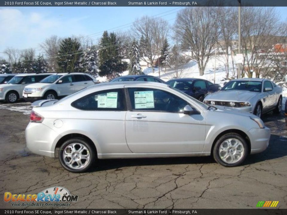 2010 Ford Focus SE Coupe Ingot Silver Metallic / Charcoal Black Photo #2