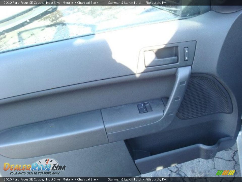 2010 Ford Focus SE Coupe Ingot Silver Metallic / Charcoal Black Photo #13