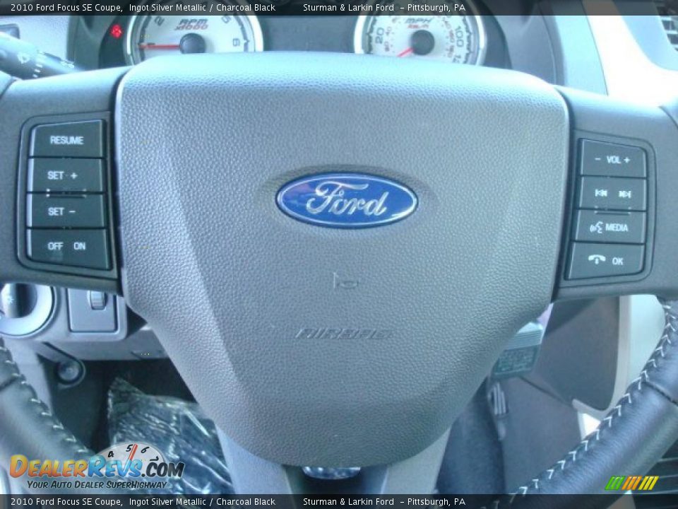 2010 Ford Focus SE Coupe Ingot Silver Metallic / Charcoal Black Photo #15