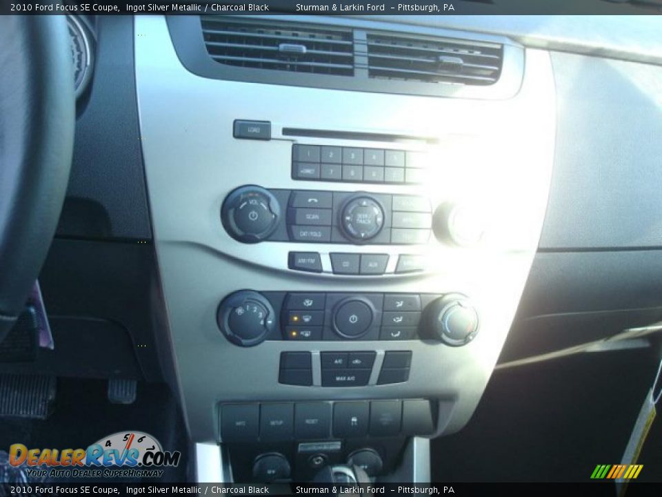 2010 Ford Focus SE Coupe Ingot Silver Metallic / Charcoal Black Photo #18