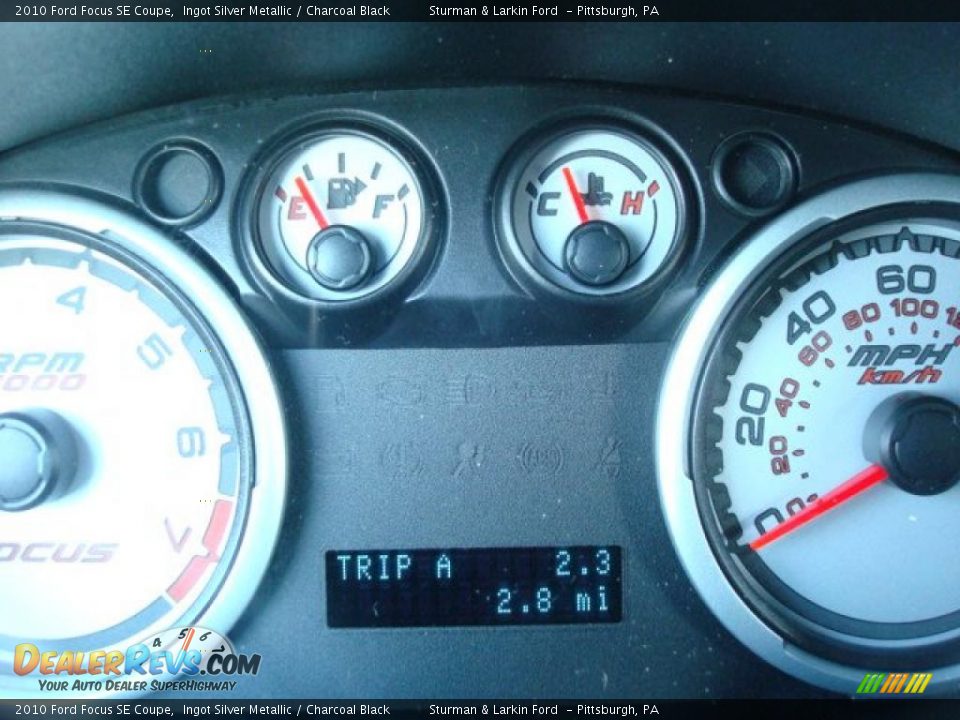2010 Ford Focus SE Coupe Ingot Silver Metallic / Charcoal Black Photo #20