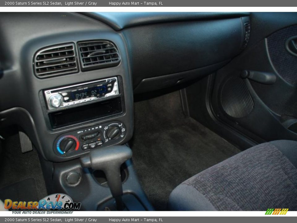 2000 Saturn S Series SL2 Sedan Light Silver / Gray Photo #21