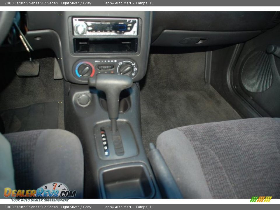 2000 Saturn S Series SL2 Sedan Light Silver / Gray Photo #22