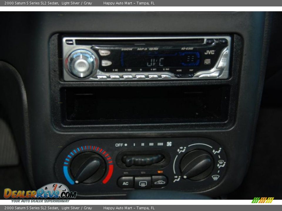 2000 Saturn S Series SL2 Sedan Light Silver / Gray Photo #32