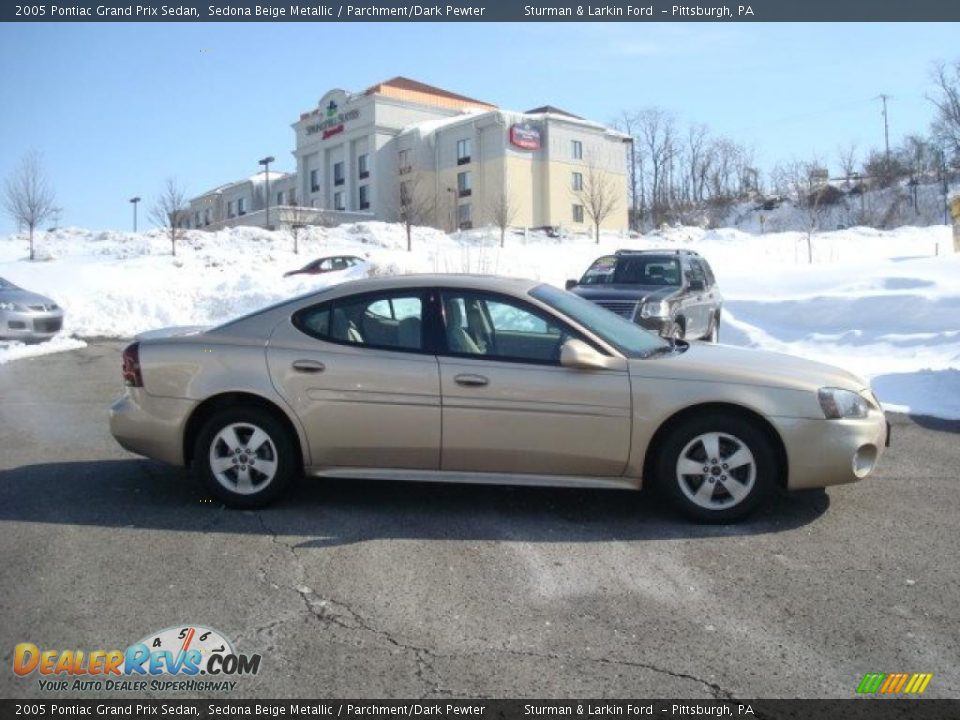 2005 Pontiac Grand Prix Sedan Sedona Beige Metallic / Parchment/Dark Pewter Photo #2