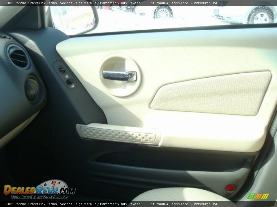 2005 Pontiac Grand Prix Sedan Sedona Beige Metallic / Parchment/Dark Pewter Photo #17