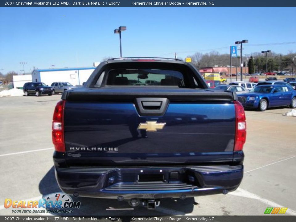 2007 Chevrolet Avalanche LTZ 4WD Dark Blue Metallic / Ebony Photo #4