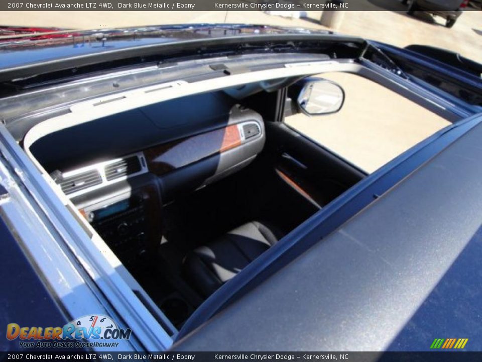 2007 Chevrolet Avalanche LTZ 4WD Dark Blue Metallic / Ebony Photo #9