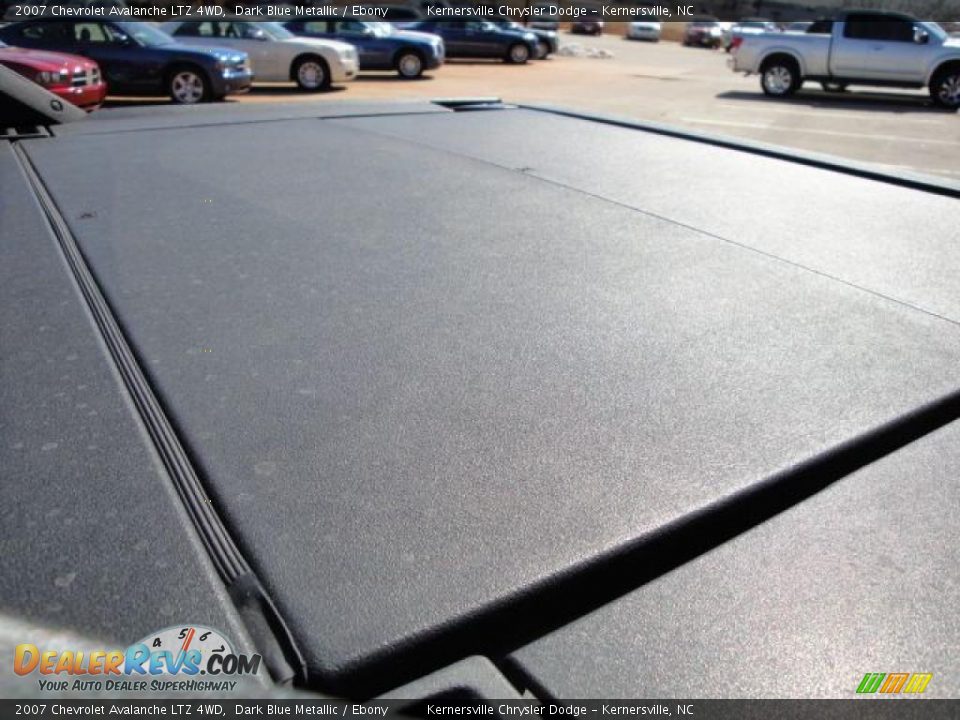 2007 Chevrolet Avalanche LTZ 4WD Dark Blue Metallic / Ebony Photo #10