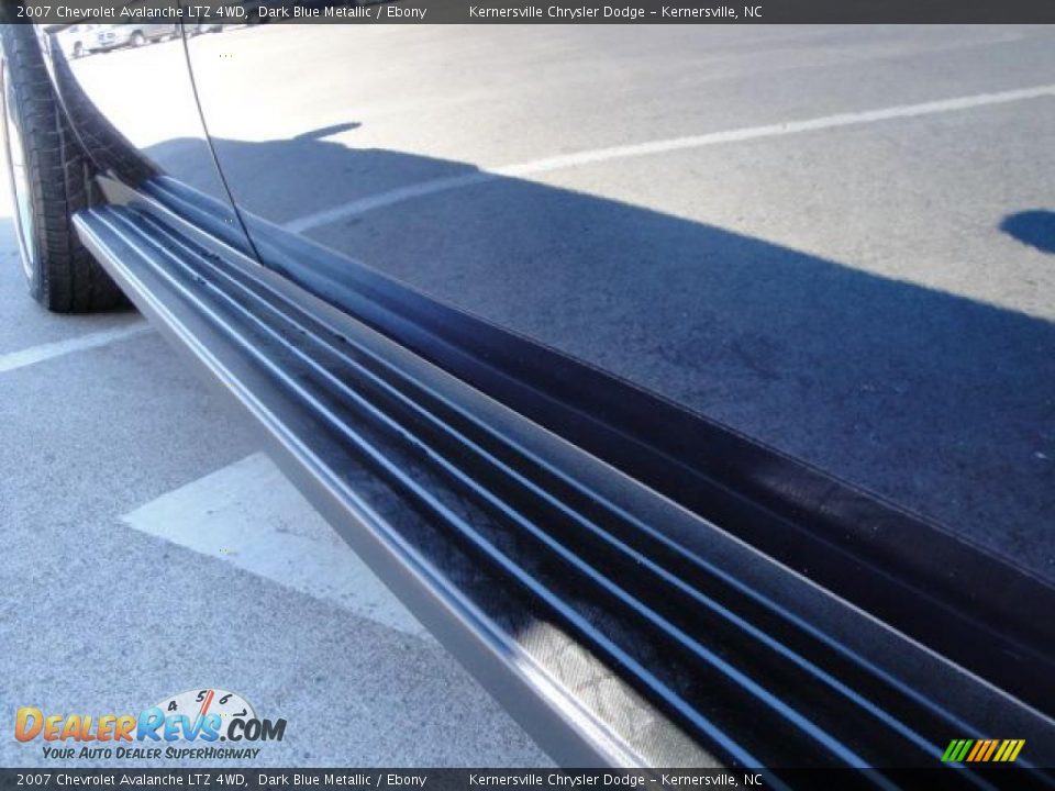 2007 Chevrolet Avalanche LTZ 4WD Dark Blue Metallic / Ebony Photo #11