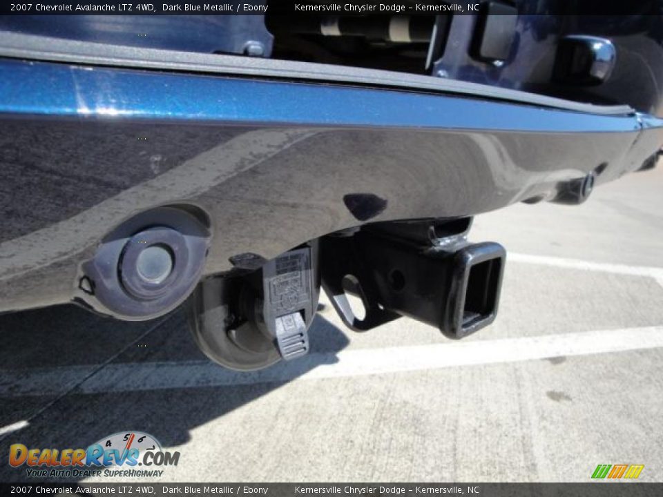 2007 Chevrolet Avalanche LTZ 4WD Dark Blue Metallic / Ebony Photo #12