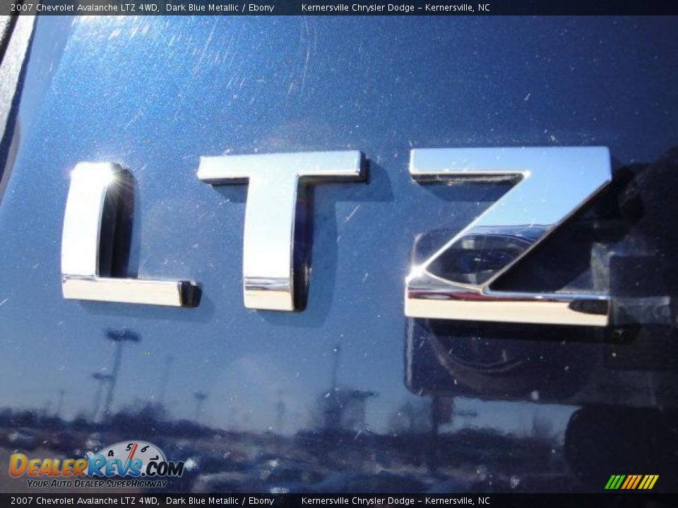 2007 Chevrolet Avalanche LTZ 4WD Dark Blue Metallic / Ebony Photo #15