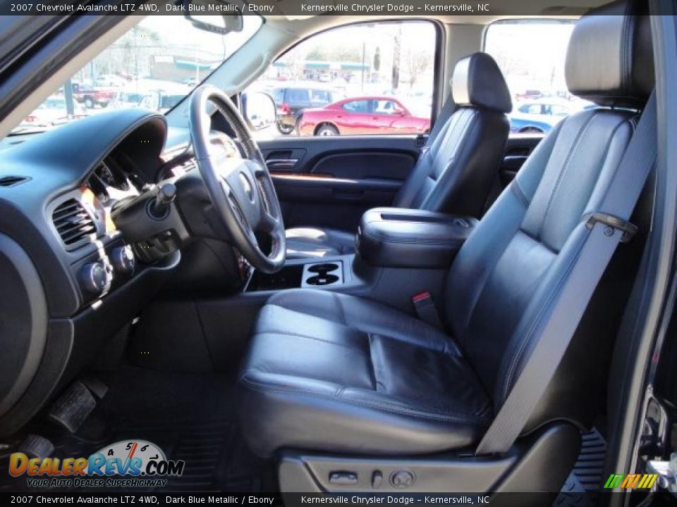 2007 Chevrolet Avalanche LTZ 4WD Dark Blue Metallic / Ebony Photo #17