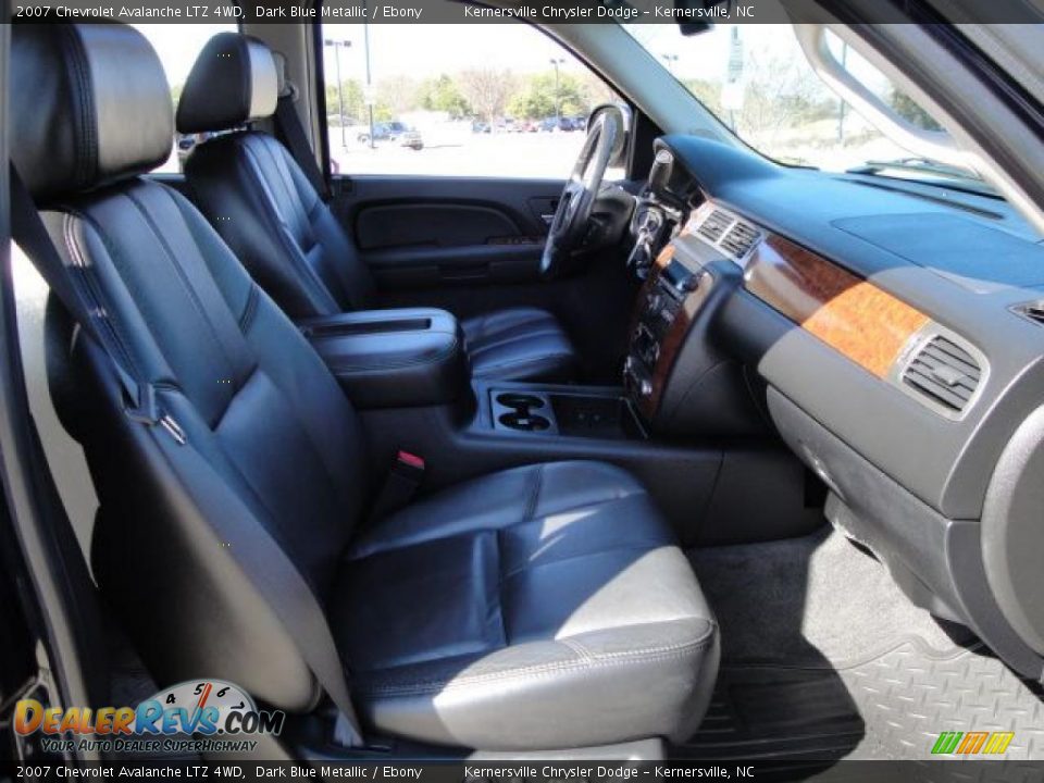 2007 Chevrolet Avalanche LTZ 4WD Dark Blue Metallic / Ebony Photo #21