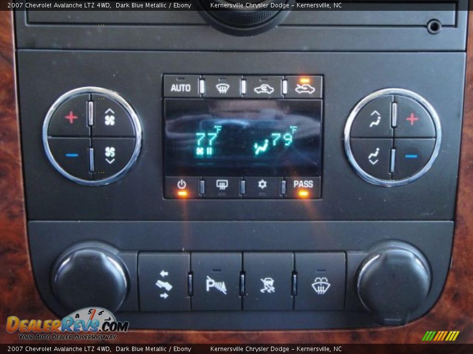 2007 Chevrolet Avalanche LTZ 4WD Dark Blue Metallic / Ebony Photo #24