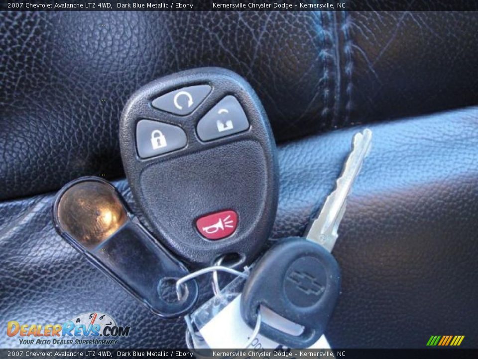 2007 Chevrolet Avalanche LTZ 4WD Dark Blue Metallic / Ebony Photo #29