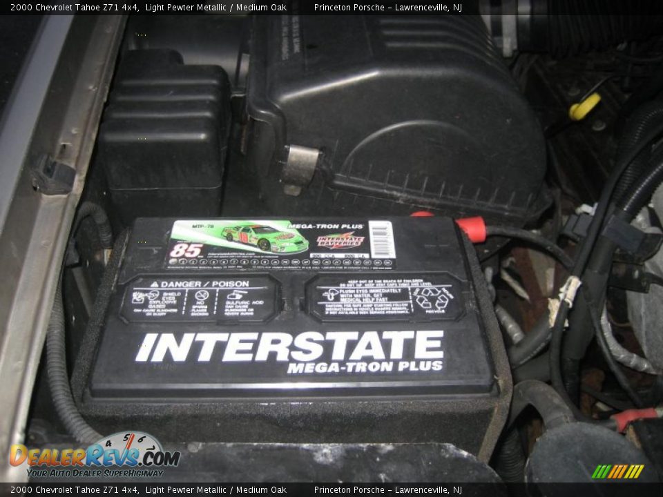 2000 Chevrolet Tahoe Z71 4x4 Light Pewter Metallic / Medium Oak Photo #10
