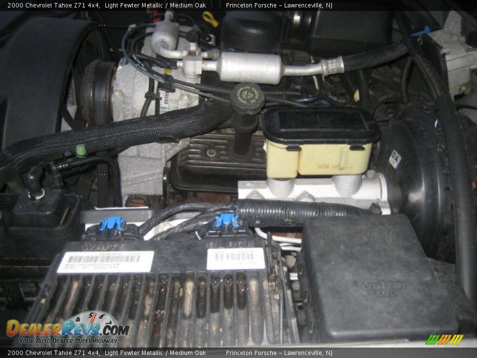 2000 Chevrolet Tahoe Z71 4x4 Light Pewter Metallic / Medium Oak Photo #11