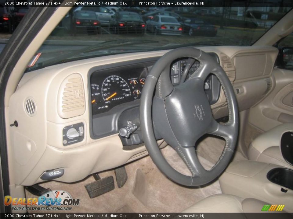 2000 Chevrolet Tahoe Z71 4x4 Light Pewter Metallic / Medium Oak Photo #13