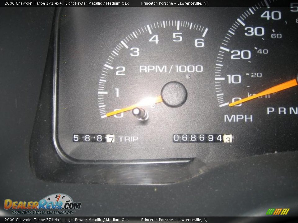 2000 Chevrolet Tahoe Z71 4x4 Light Pewter Metallic / Medium Oak Photo #14
