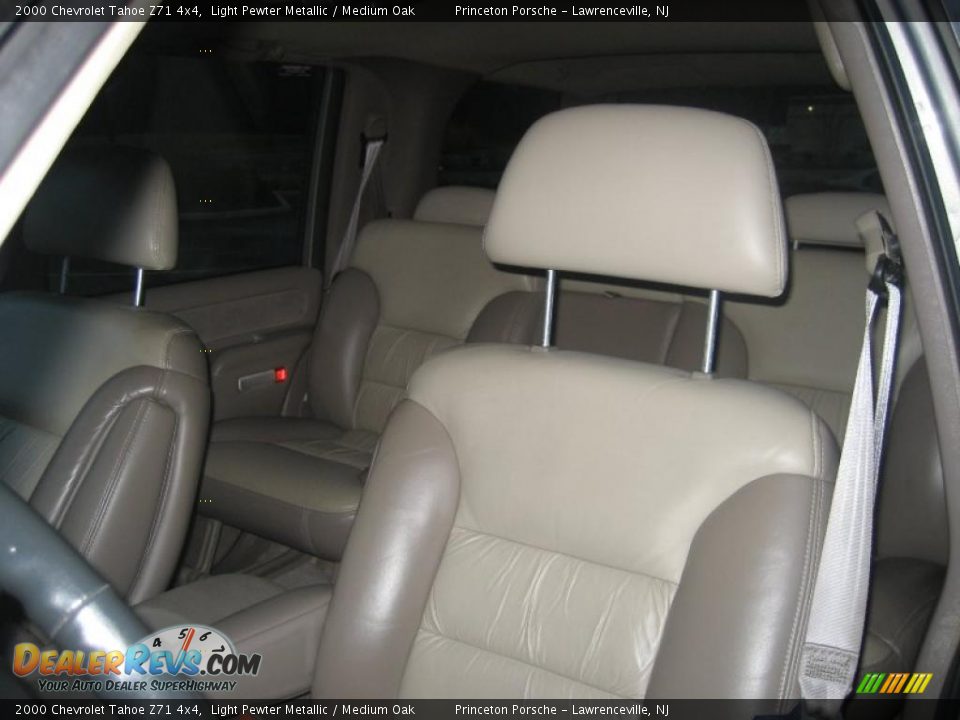 2000 Chevrolet Tahoe Z71 4x4 Light Pewter Metallic / Medium Oak Photo #17