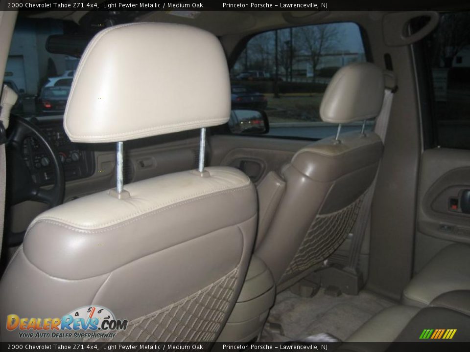 2000 Chevrolet Tahoe Z71 4x4 Light Pewter Metallic / Medium Oak Photo #20
