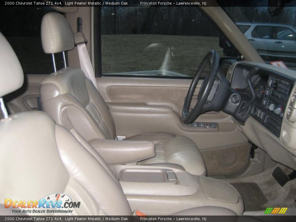 2000 Chevrolet Tahoe Z71 4x4 Light Pewter Metallic / Medium Oak Photo #24