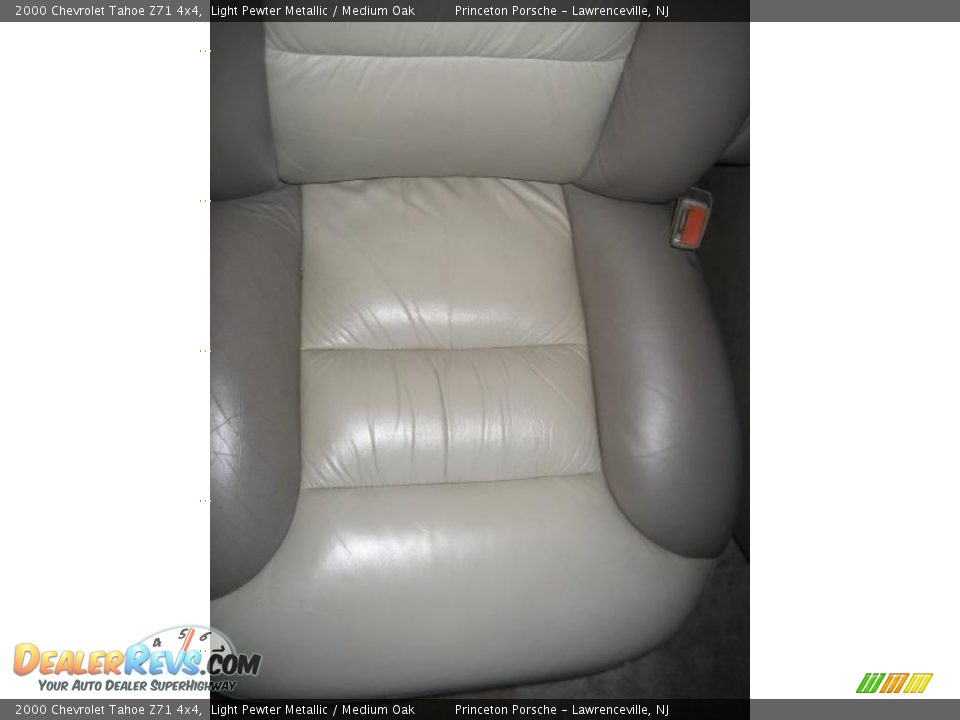 2000 Chevrolet Tahoe Z71 4x4 Light Pewter Metallic / Medium Oak Photo #26