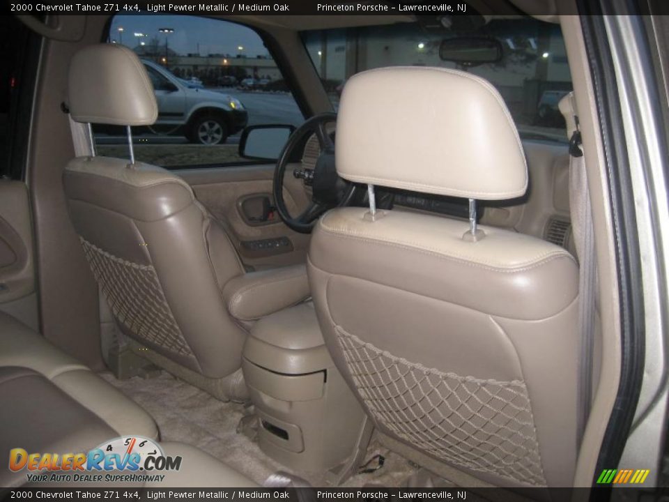 2000 Chevrolet Tahoe Z71 4x4 Light Pewter Metallic / Medium Oak Photo #28